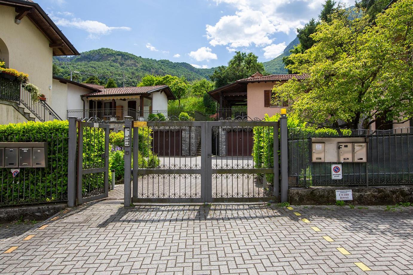 L'Acero Rosso - Giardino Privato E Box Auto Villa Menaggio Bagian luar foto